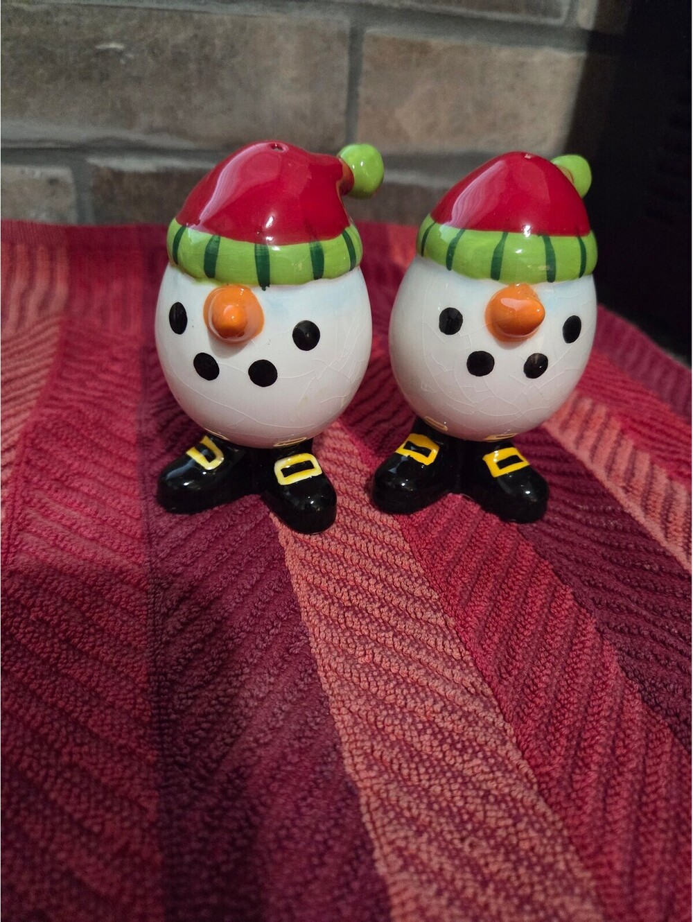 Festive pair of ceramic snowman salt and pepper shakers
